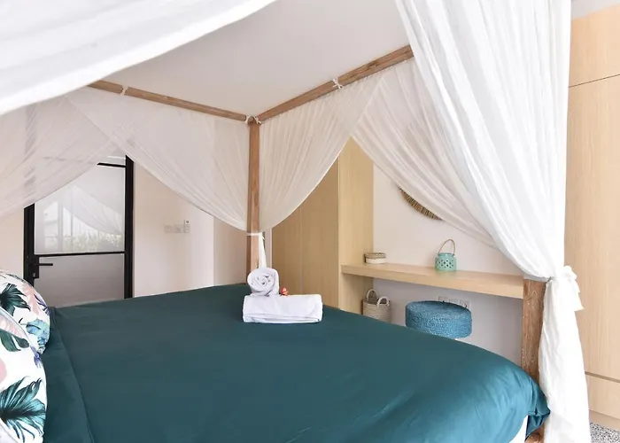 Close To Finns Club Villa Canggu (Bali)